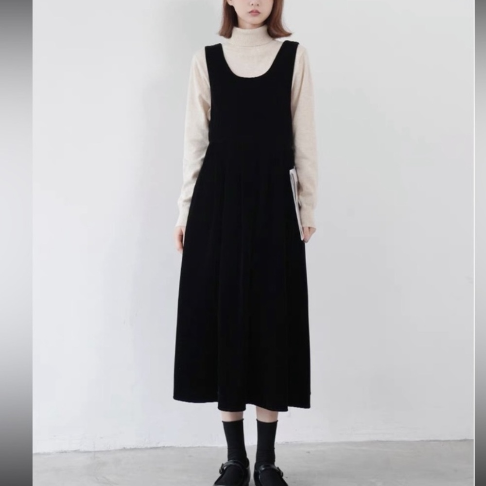 Velvet Black Dress With Bow